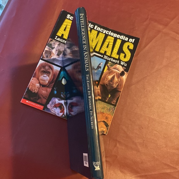 Books:Scholastic Encyclopedia ANIMALS & Reader’s Digest INTELLIGENCE IN ANIMALS - Picture 10 of 16
